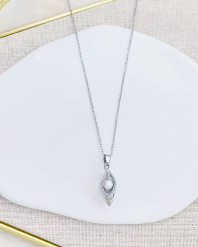 Caracol necklaces