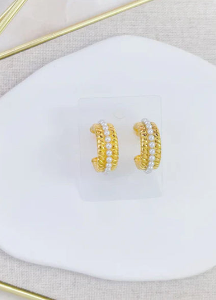 Radian Pearl earring
